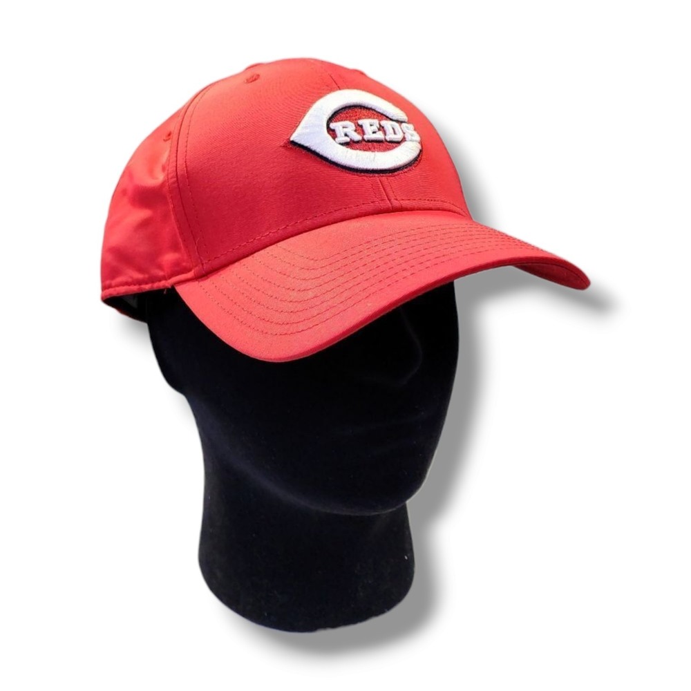 Cincinnati Reds Fan Favorite MLB Genuine Merchandise Strap Back Red Cap Hat‎